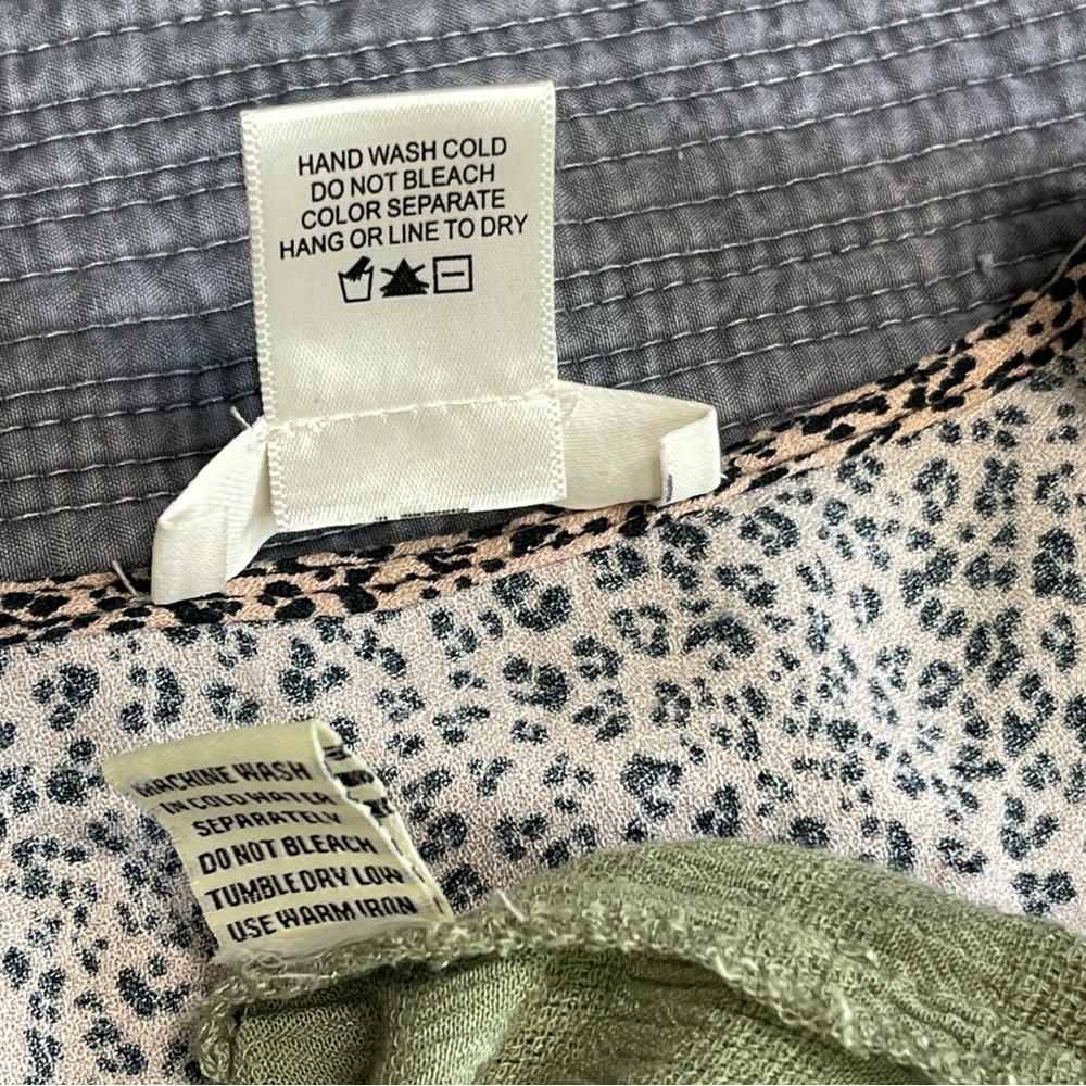 Lot Of Two Blouse Top Womens Sz L Green & Brown Leopard Shor Sleeve tie front - Picture 9 of 10